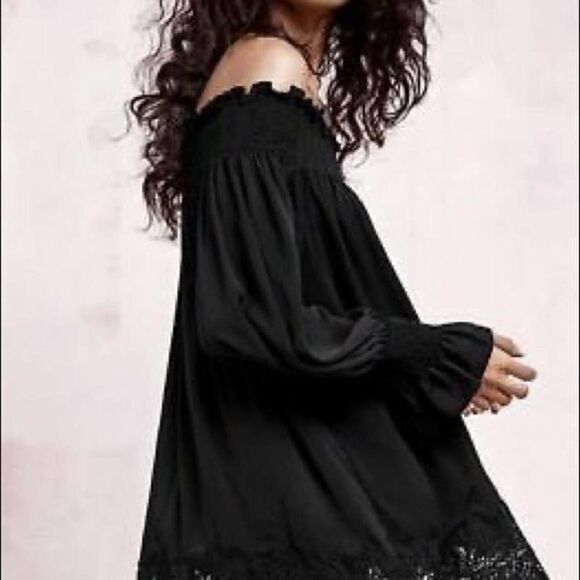 Black Off-Shoulder Women's Top - Picture 2 of 12